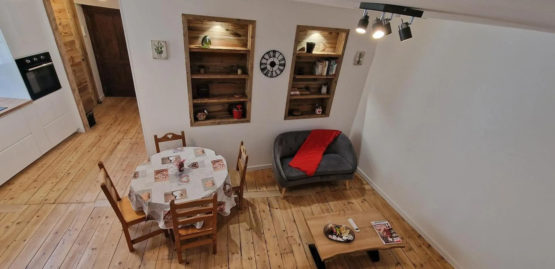 Apartment Le Cosy Du Theatre, Duplex Confortable Au Centre De Chambery France